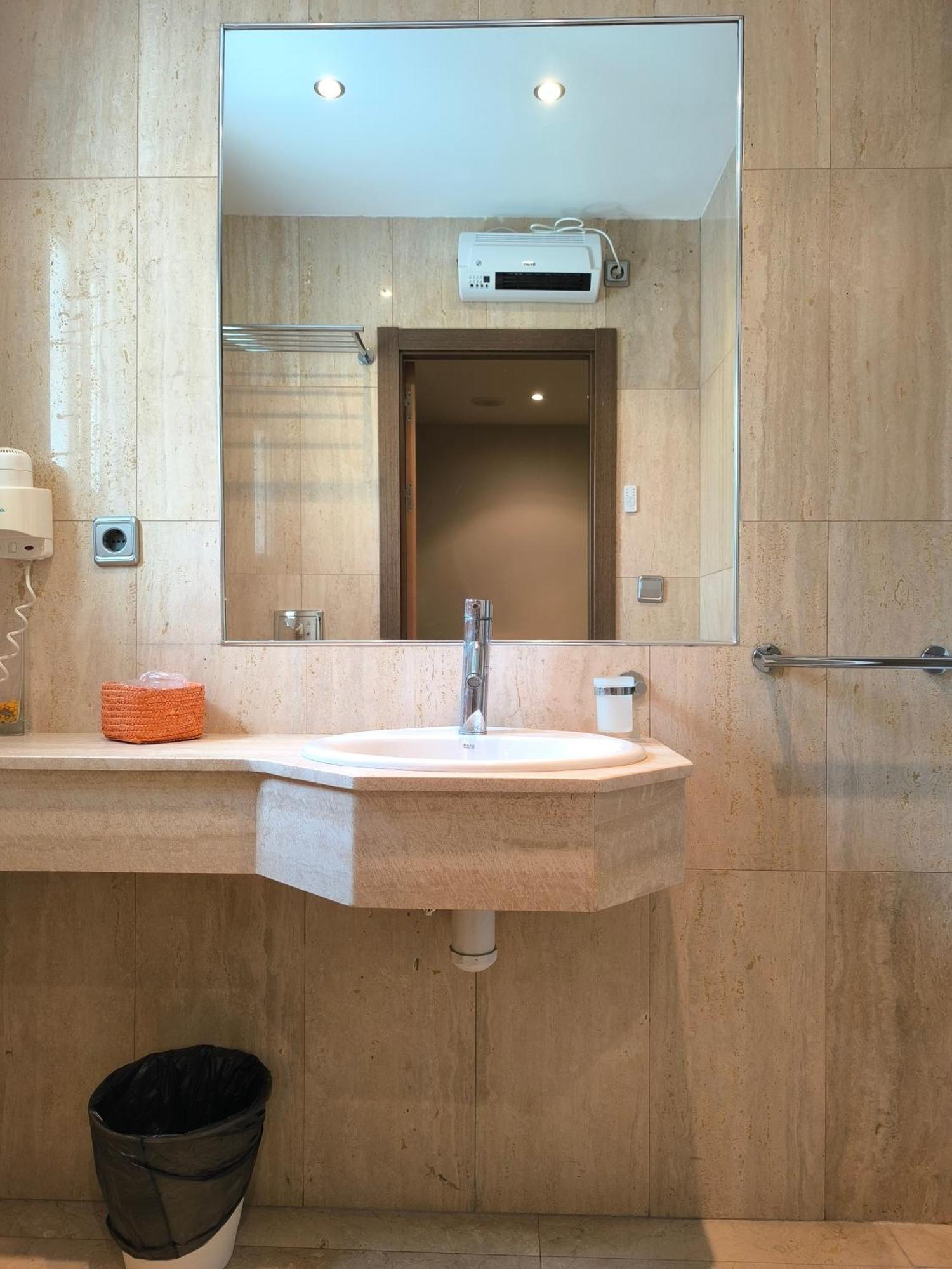 Hotel Santa Barbara Andorra Ngoại thất bức ảnh